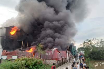 Hà Nội: Cháy dữ dội xưởng chăn, gối đệm ở Thanh Oai, 3 người nguy kịch