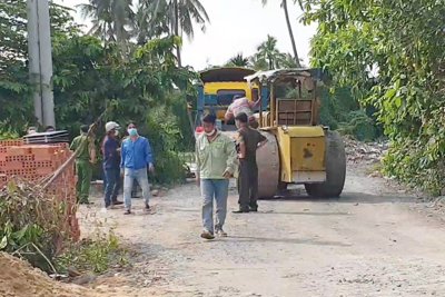 Bình Dương: Đứt cáp tời, xe lu tuột đè tài xế tử vong