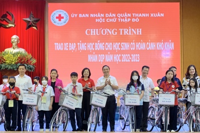 Trao tặng xe đạp, học bổng cho 102 học sinh có hoàn cảnh khó khăn