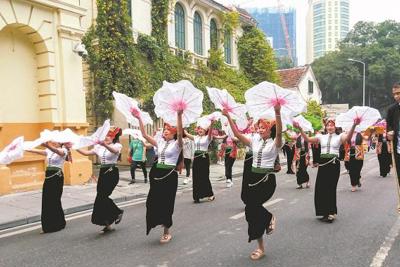 Nghệ thuật Xoè Thái: Khẳng định sự gắn kết cộng đồng của dân tộc Việt Nam