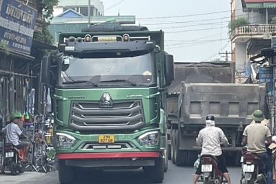 “Náo loạn” xe quá tải cày xới đường liên xã Dân Hòa - Tân Ước