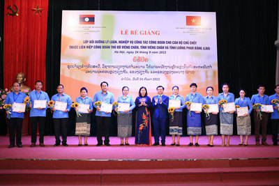 Đẩy mạnh hợp tác trong đào tạo, bồi dưỡng cán bộ Việt Nam - Lào