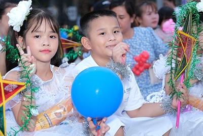 Hàng nghìn trẻ em Phú Quốc tham gia 'Đêm trăng thắp sáng ước mơ'