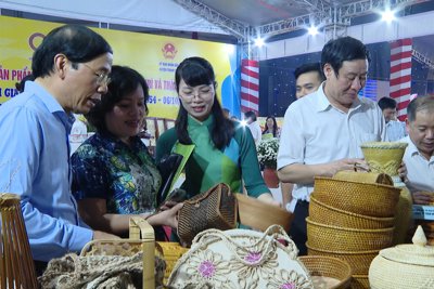 Phong phú tuần hàng tư vấn, giới thiệu sản phẩm OCOP huyện Thanh Trì