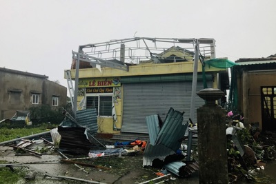 Quảng Trị: 300 ngôi nhà, hàng quán bị hư hại, tốc mái