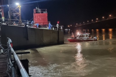 Sập sàn công trình cầu Mỹ Thuận 2, một công nhân rơi xuống sông mất tích
