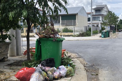 Quảng Ngãi: Chính quyền nợ tiền nhà máy, nhiều địa phương ùn ứ rác