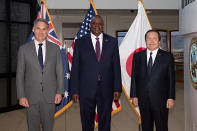 Cuộc gặp giữa bộ trưởng quốc phòng Mỹ-Nhật Bản-Australia: Liên thủ đấu cùng đối thủ