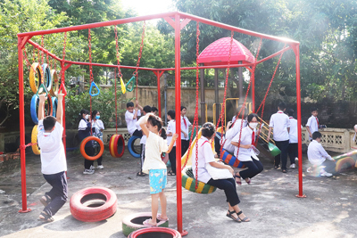 Sân chơi tái chế cho trẻ em: Tạo sức lan tỏa ra cộng đồng