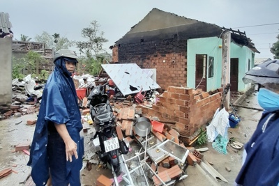 Quảng Ngãi: Mưa lớn kèm lốc xoáy, hơn chục nhà dân bị thiệt hại