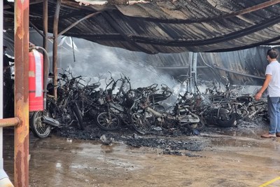Nam Định: Hoả hoạn thiêu rụi hàng trăm xe máy của công nhân