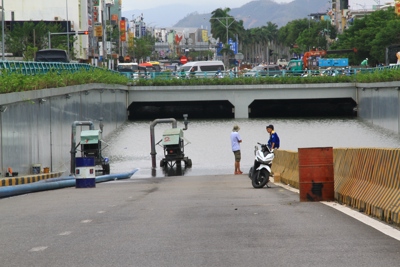 Đà Nẵng: Hút nước thông hầm Điện Biên Phủ giải tỏa ùn tắc giao thông