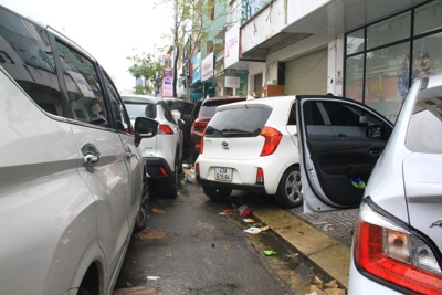 Đà Nẵng: Ô tô bị hỏng nằm la liệt trên phố sau trận ngập lịch sử