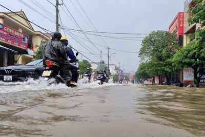 Quảng Bình: Mưa lớn, hàng trăm ngôi nhà ngập sâu trong nước