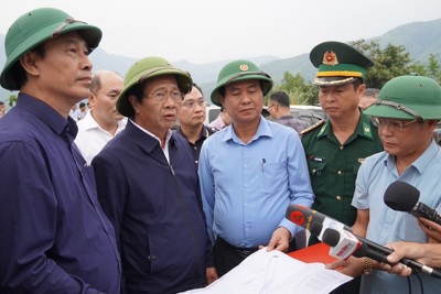 Kiểm tra công tác khắc phục hậu quả mưa lũ tại Quảng Trị