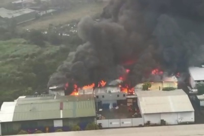 Cháy lớn khu nhà xưởng tại chợ 365 ở Hà Đông 