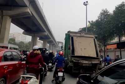Hà Nội yêu cầu xử lý nghiêm xe chở rác lưu thông gây ùn tắc