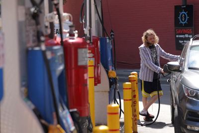 Giá xăng đang giảm do các nhà máy lọc dầu Mỹ hoạt động trở lại