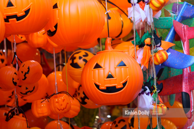 Phố Hàng Mã: Tràn ngập đồ chơi kinh dị ngày lễ Halloween