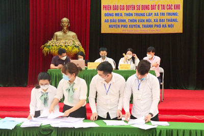 Đấu giá QSD 130 thửa đất, huyện Phú Xuyên thu được gần 327 tỷ đồng