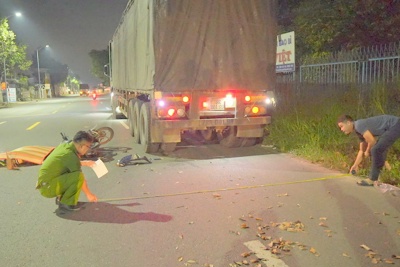 Tai nạn giao thông hôm nay (25/10): Tông đuôi container, tài xế xe máy tử vong