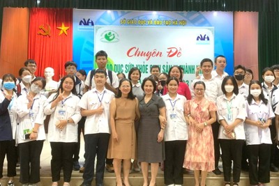 Gần 500 học sinh THPT chuyên Nguyễn Huệ nghe chuyên gia giải đáp chuyện “khó nói”