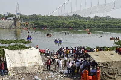 Bắt 9 người trong vụ sập cầu làm 137 người thiệt mạng ở Ấn Độ