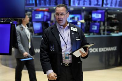 Chứng khoán Mỹ đảo chiều ngoạn mục, Dow Jones nhảy vọt 400 điểm