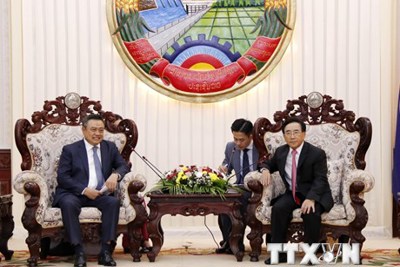 Thủ tướng Lào đánh giá cao sự hợp tác giữa thủ đô Vientiane và Hà Nội