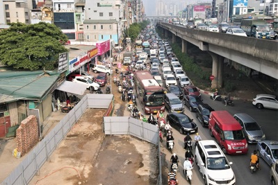 Dựng rào đường gây ùn tắc giao thông: Đơn vị thi công thiếu trách nhiệm