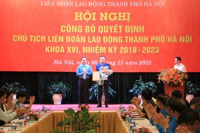 Ông Phạm Quang Thanh nhận Quyết định làm Chủ tịch LĐLĐ TP khóa XVI