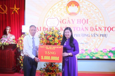 Chủ tịch MTTQ Việt Nam TP dự Ngày hội Đại đoàn kết tại quận Tây Hồ