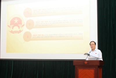 Chủ tịch HĐND TP Nguyễn Ngọc Tuấn giảng bài tại lớp bồi dưỡng cán bộ nguồn