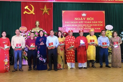 Phó Bí thư Thường trực Thành ủy dự ngày hội Đại đoàn kết huyện Thanh Trì