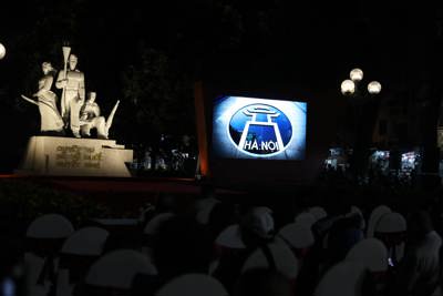  Khán giả Thủ đô, quốc tế thích thú xem phim ngoài trời
