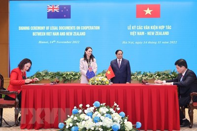Việt Nam, New Zealand ký thỏa thuận hợp tác về giáo dục, hàng không