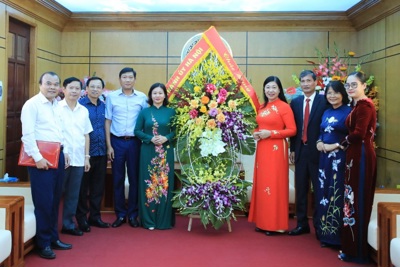 Thường trực Thành ủy thăm, chúc mừng Ủy ban MTTQ Việt Nam TP Hà Nội