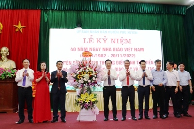 Huyện Phú Xuyên tuyên dương các tập thể điển hình, nhà giáo tiêu biểu năm 2022