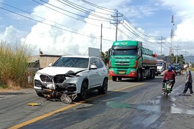 Tai nạn giao thông mới nhất (18/11): Thiếu niên chạy xe máy đâm thẳng vào ôtô