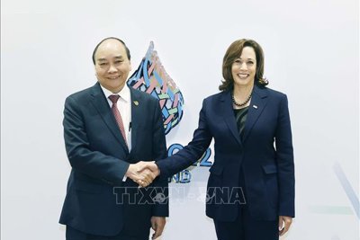 Chủ tịch nước Nguyễn Xuân Phúc gặp Phó Tổng thống Hoa Kỳ Kamala Harris