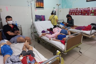 Học sinh trường iSCHOOL Nha Trang nhập viện hàng loạt nghi ngộ độc thực phẩm 