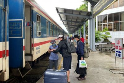 Đường sắt khuyến cáo hành khách không nên mua vé tàu Tết trôi nổi