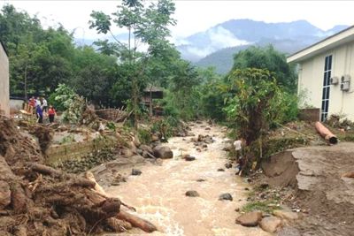 Lũ quét đe dọa Nghệ An-Hà Tĩnh, hàng chục hồ chứa đang phải xả tràn