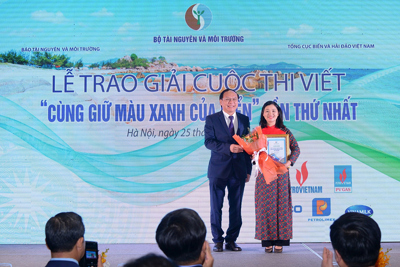 Trao giải Cuộc thi viết “Cùng giữ màu xanh của biển” lần thứ nhất 