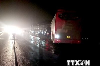 Xe khách đâm xe tải trên cao tốc Nội Bài-Lào Cai, 7 người thương vong