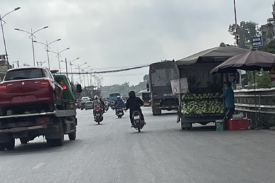 “Chợ cóc” lưu động chiếm hành lang ATGT Quốc lộ 1A qua huyện Thanh Trì