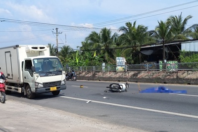 Tai nạn giao thông mới nhất (1/12): Va chạm với xe ben, nữ sinh tử vong