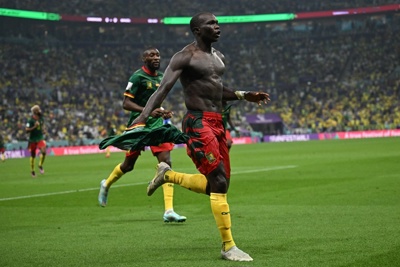 [Highlights] Brazil - Cameroon: Cameroon quật ngã ứng viên vô địch "vũ công Samba"