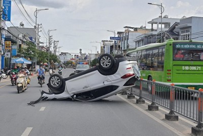 Tai nạn giao thông mới nhất (4/12): Tai nạn liên hoàn giữa 3 xe khách