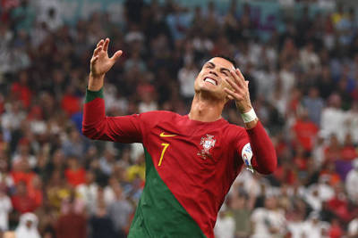 Ronaldo bỏ vào đường hầm, mất vị trí sau chiến thắng của tuyển Bồ Đào Nha?